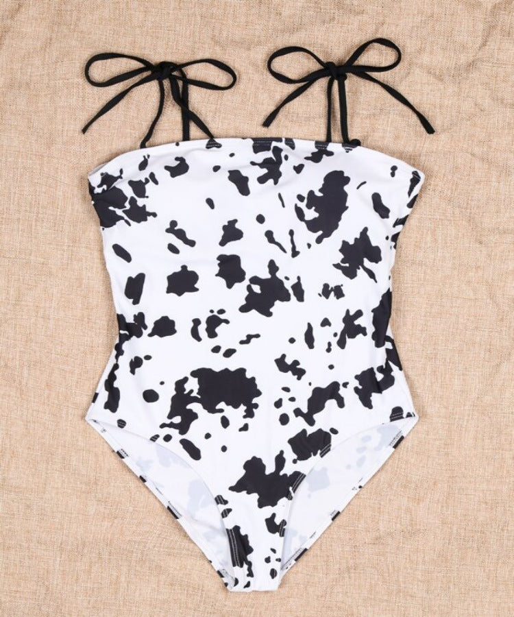 Women's Trendy One-Piece Swimsuit – Modern and Elegant Style