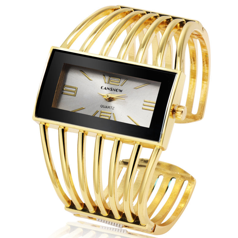 Women's luxury gold-tone bracelet watch – Elegant and modern style