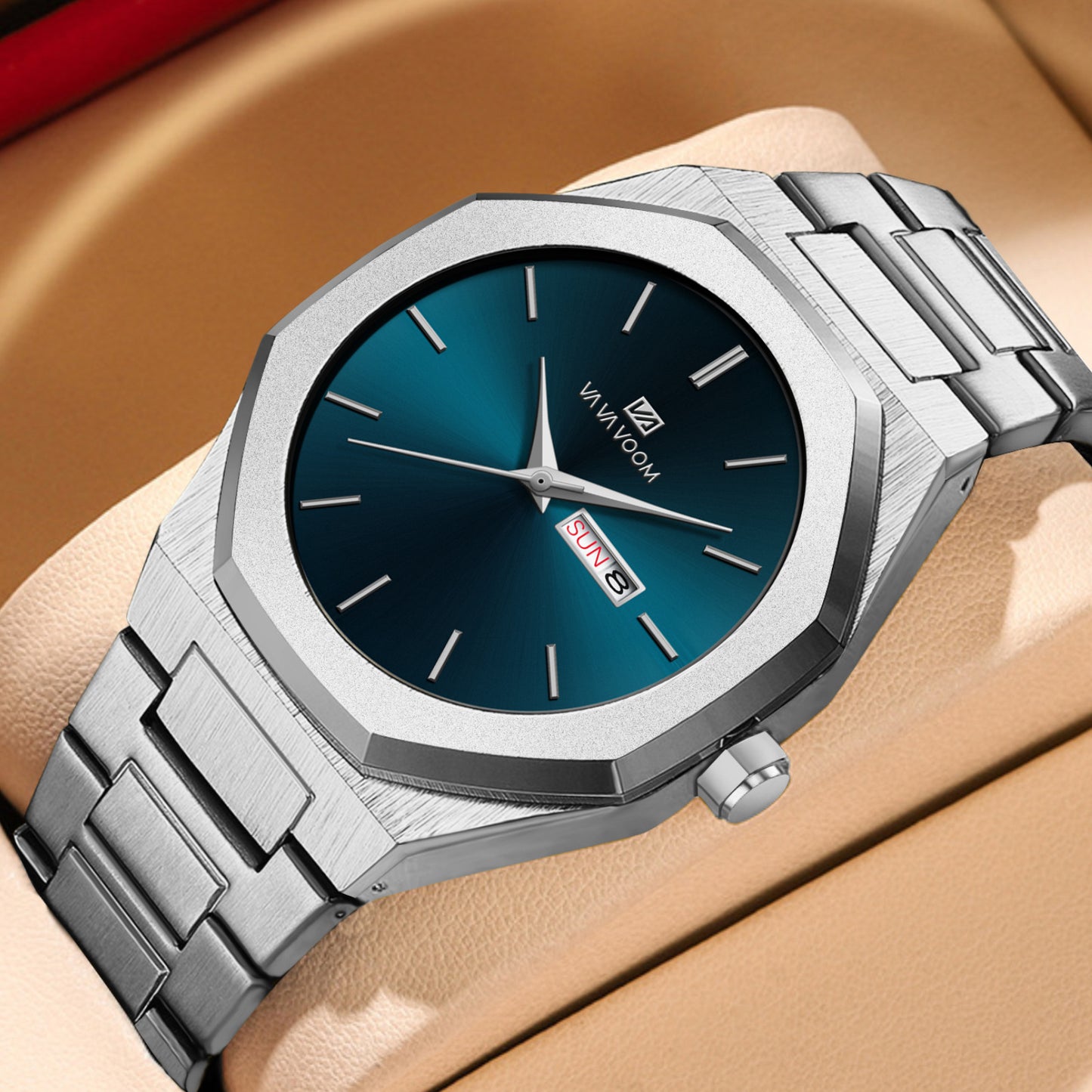 Elegant gold-tone steel watch – Modern business style