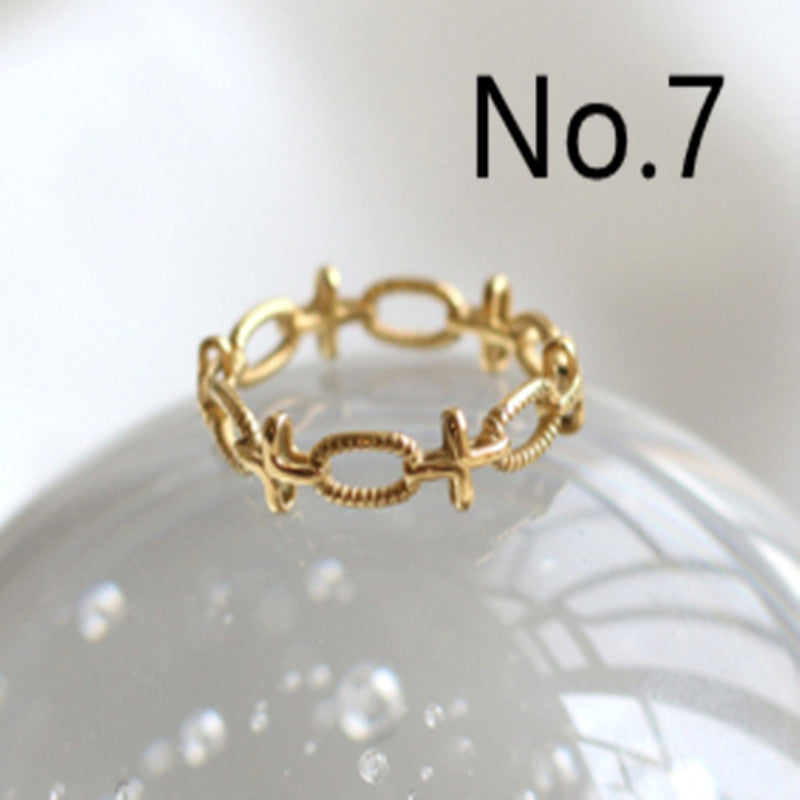 Bague Fleur Dorée Ajustable – Élégance