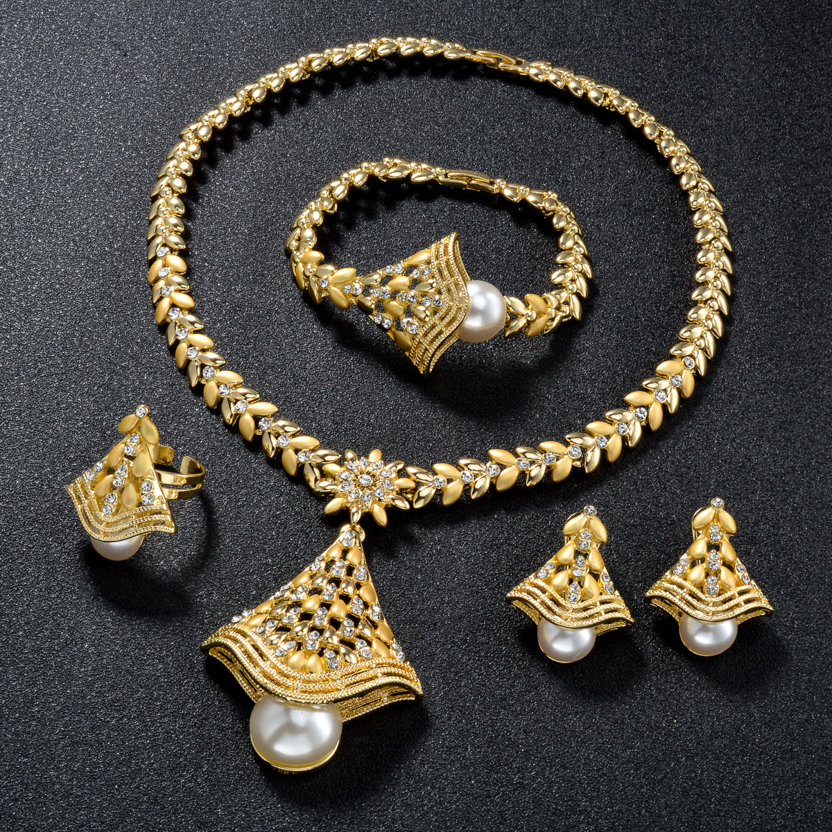 18K Gold Plated Leaf Necklace – Natural Elegance