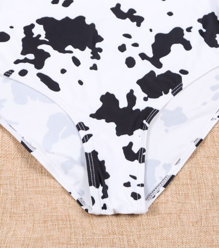 Women's Trendy One-Piece Swimsuit – Modern and Elegant Style