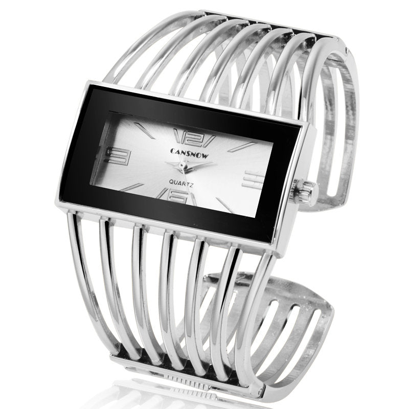 Women's luxury gold-tone bracelet watch – Elegant and modern style
