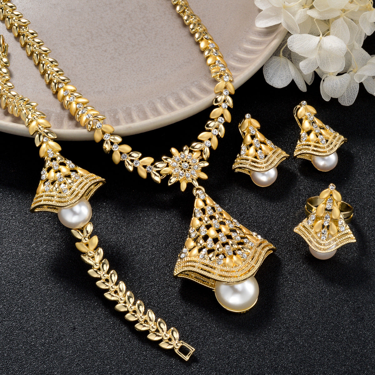 18K Gold Plated Leaf Necklace – Natural Elegance
