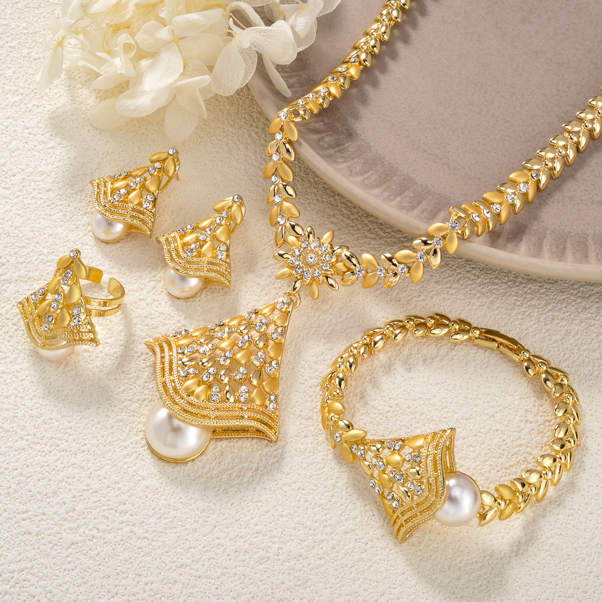 18K Gold Plated Leaf Necklace – Natural Elegance