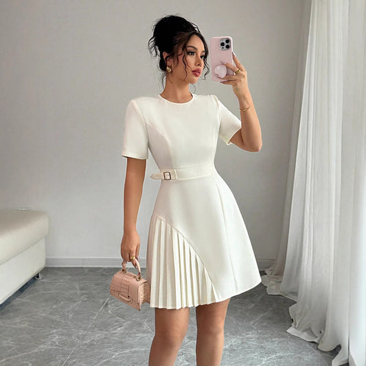 Robe Élégante Cintrée – Style Moderne & Raffiné